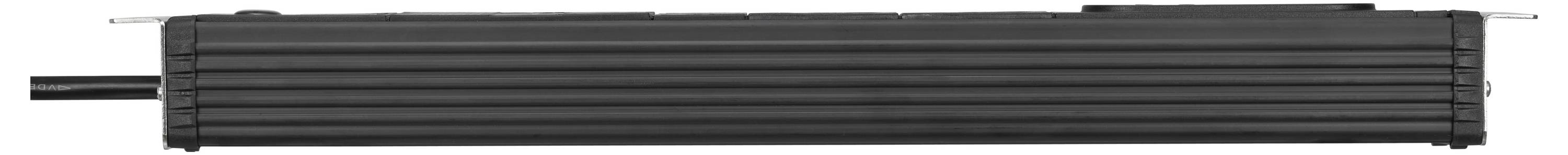 Langes schwarzes geripptes zylindrisches Gerät mit einer vorstehenden Metallstange auf der linken Seite, vor weißem Hintergrund dargestellt.