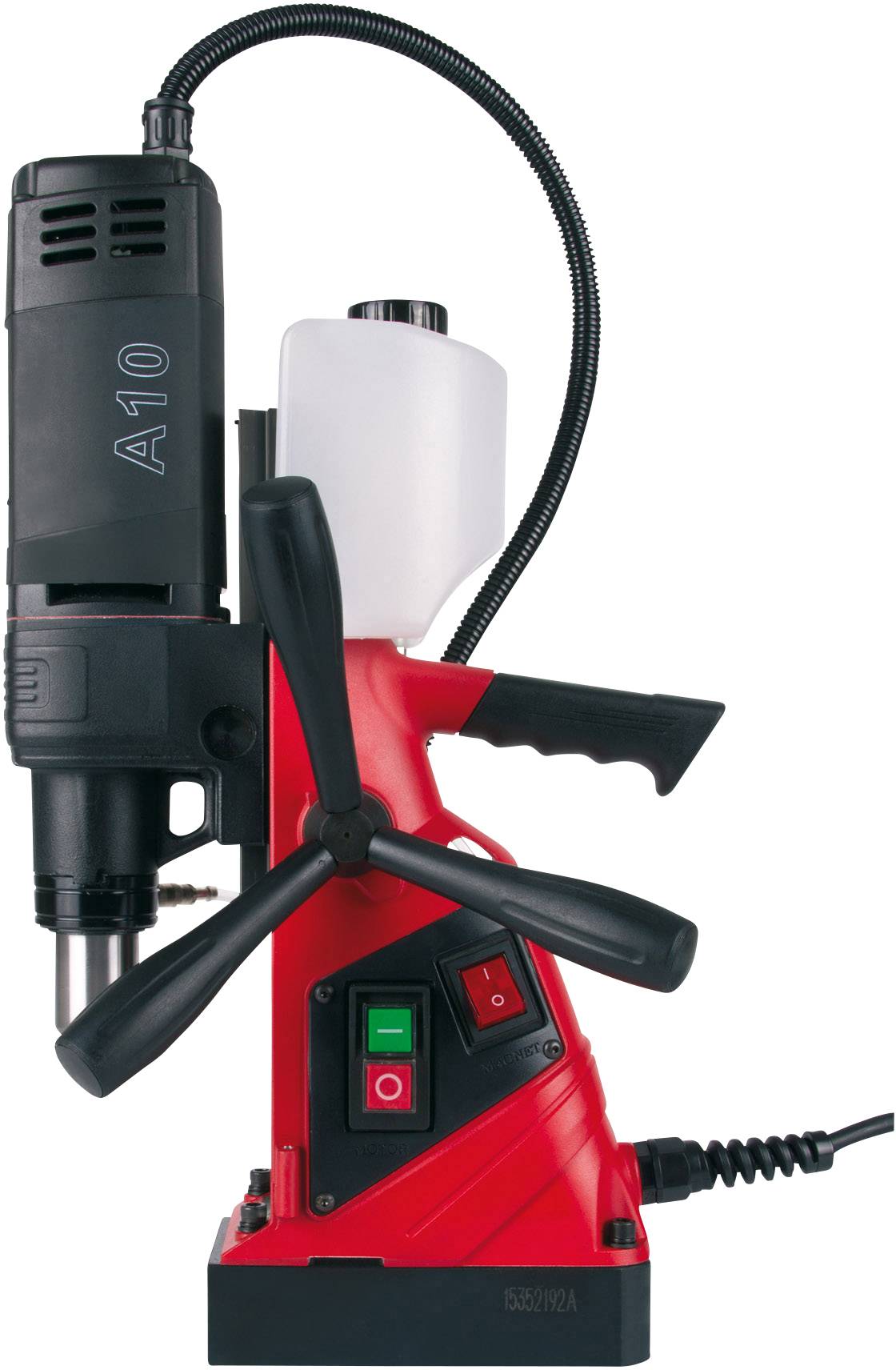 Ein roter und schwarzer Elektrowerkzeugbohrer mit Griff, Knöpfen zur Steuerung und einem Schlauch oben.