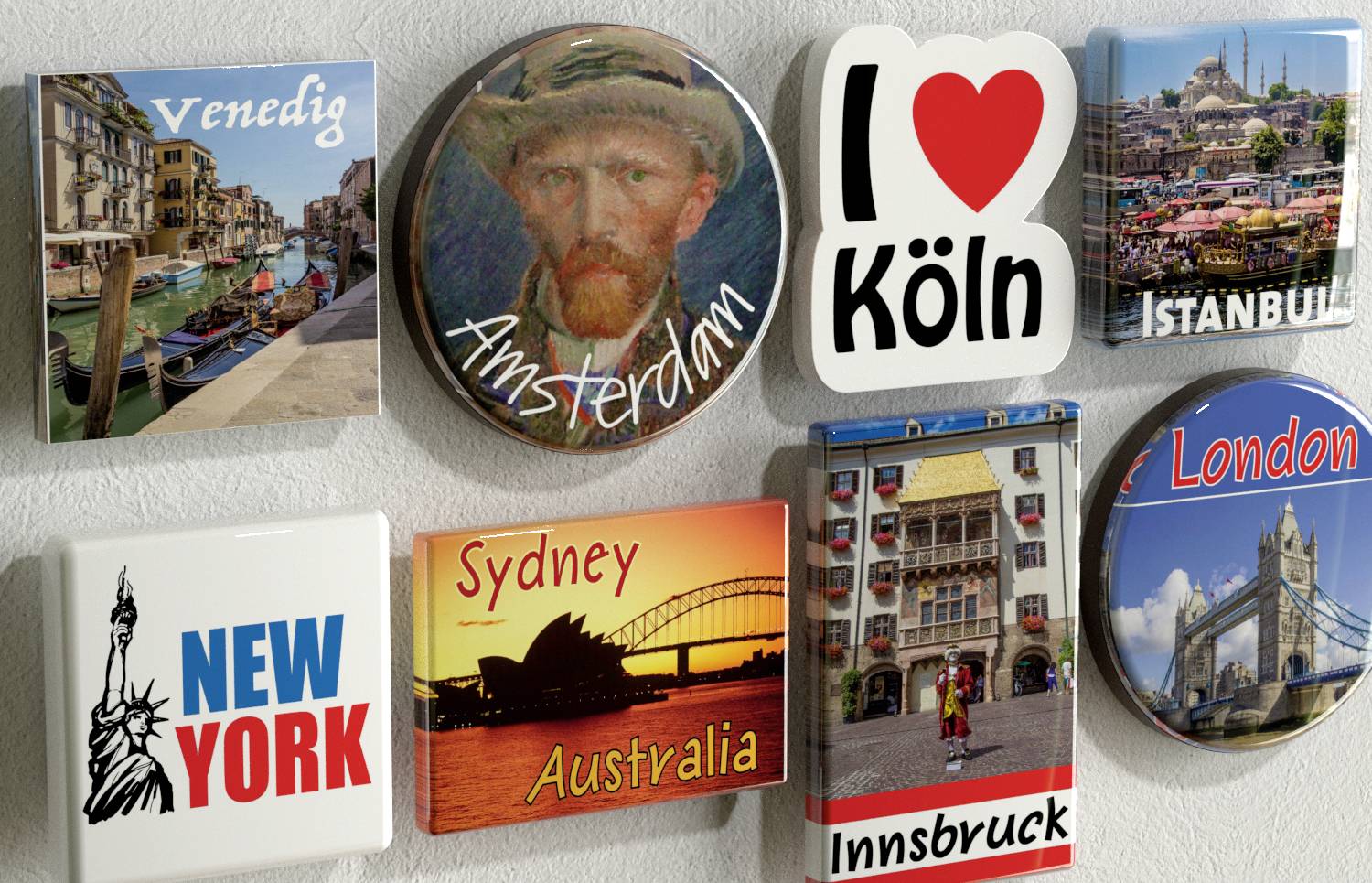 Kühlschrankmagneten mit Ansichten von Venedig, Amsterdam, Köln, Istanbul, New York, Sydney, Innsbruck und London.