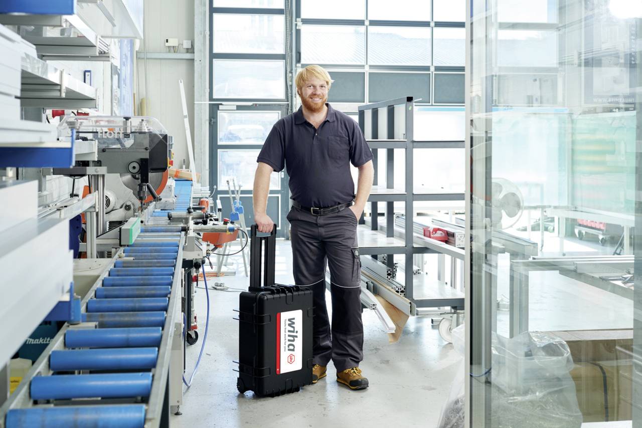 Wiha 42069 Elektriker, Handwerker, Lehrlinge, Profi, VDE Werkzeugkoffer bestückt 113teilig (L x B x H) 625 x 440 x 280 mm