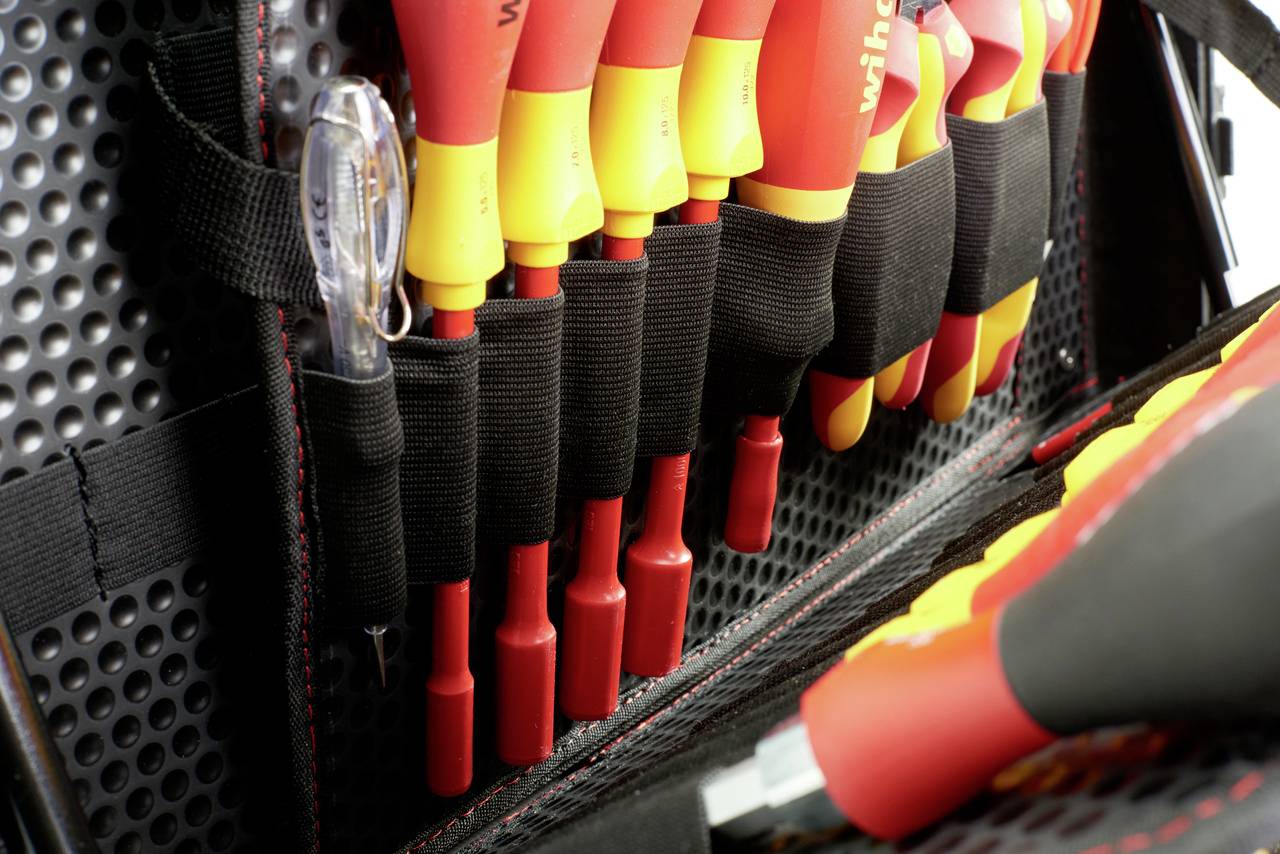 Wiha 42069 Elektriker, Handwerker, Lehrlinge, Profi, VDE Werkzeugkoffer bestückt 113teilig (L x B x H) 625 x 440 x 280 mm