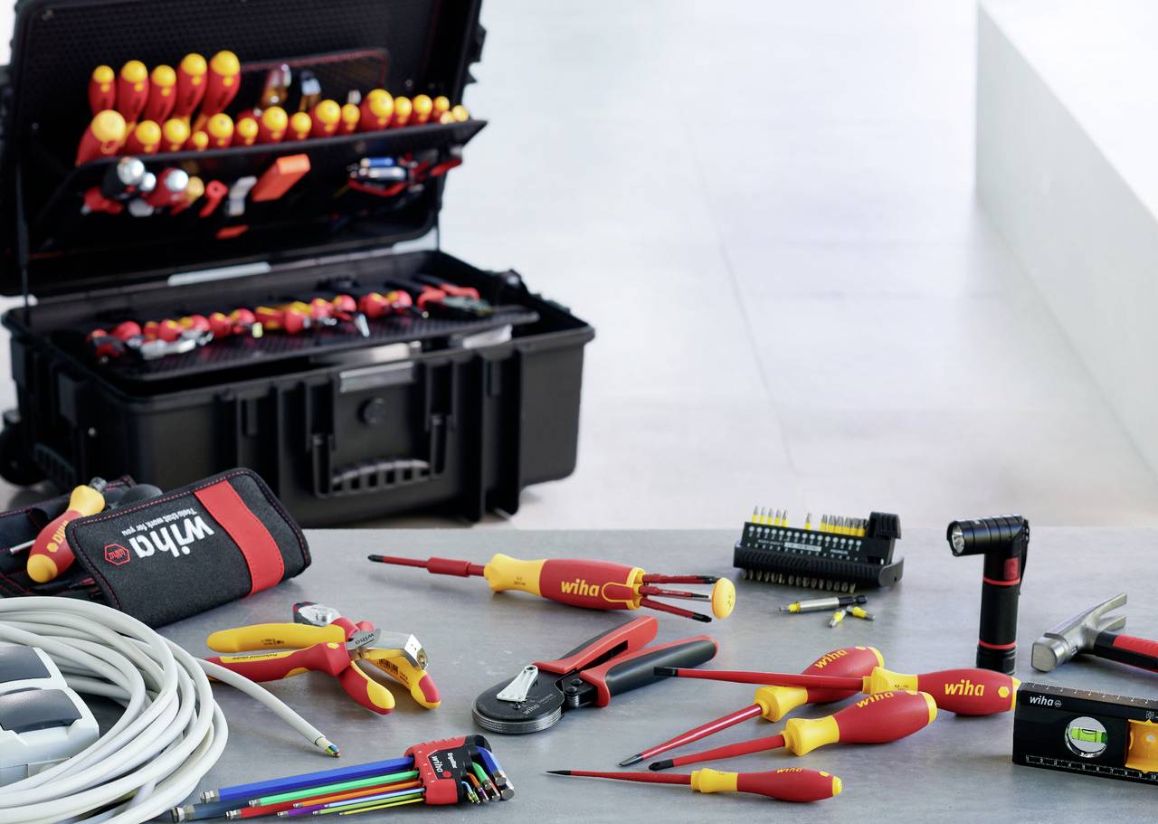 Wiha 42069 Elektriker, Handwerker, Lehrlinge, Profi, VDE Werkzeugkoffer bestückt 113teilig (L x B x H) 625 x 440 x 280 mm