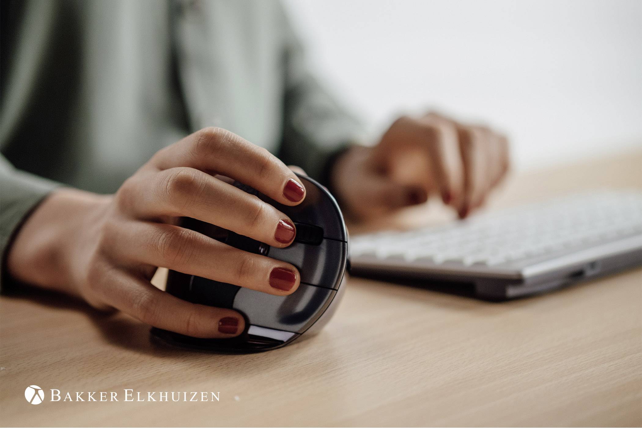 BakkerElkhuizen Evoluent D Small Maus USB Anthrazit 6 Tasten 800 dpi, 1600 dpi, 2400 dpi, 3200 dpi Ergonomisch