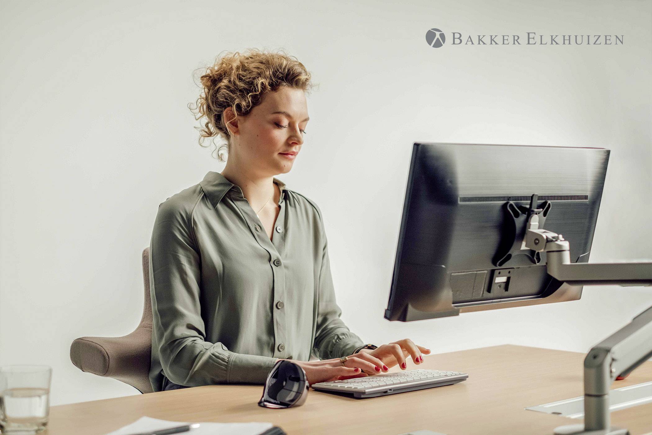 BakkerElkhuizen Evoluent D Small Maus USB Anthrazit 6 Tasten 800 dpi, 1600 dpi, 2400 dpi, 3200 dpi Ergonomisch