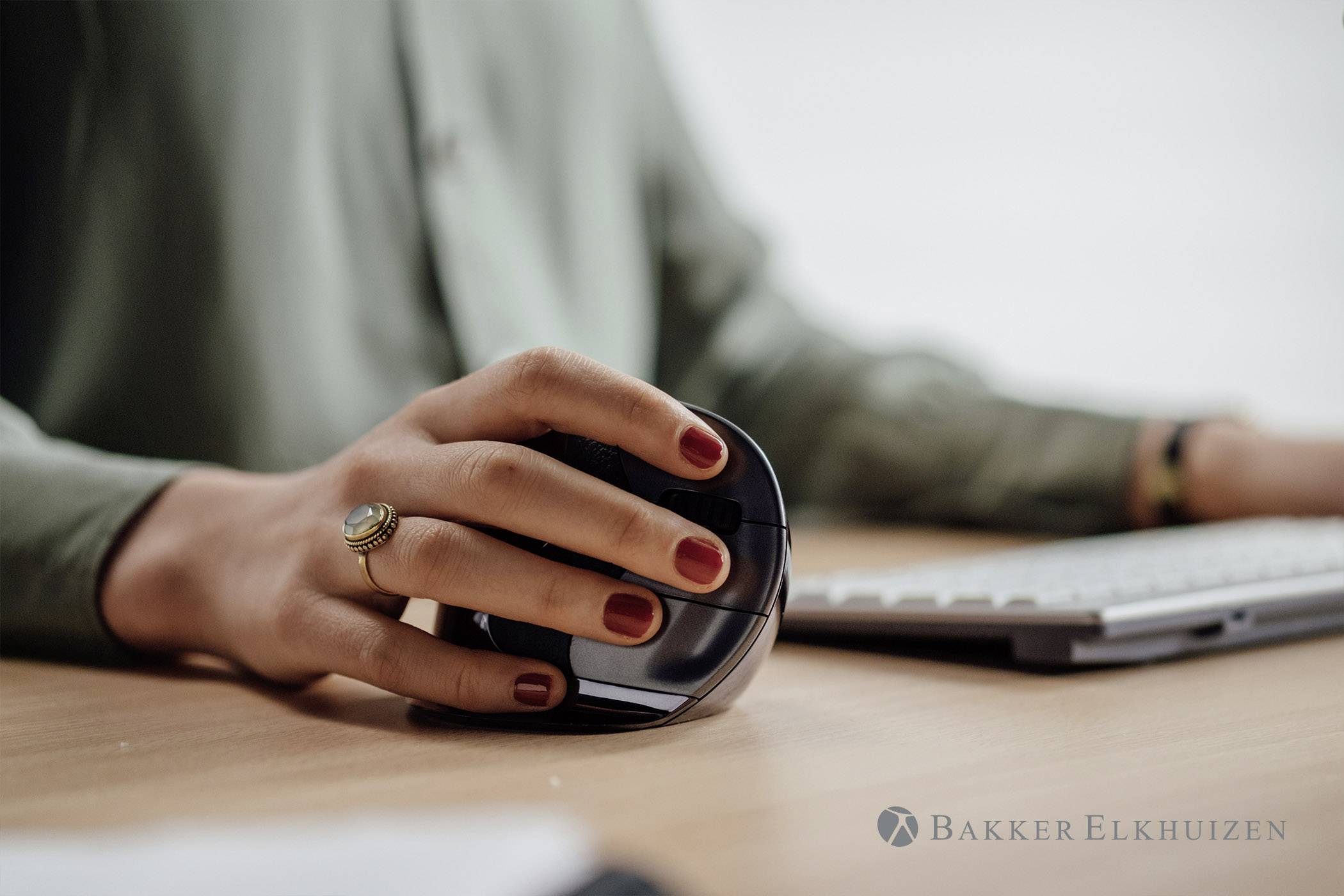 BakkerElkhuizen Evoluent D Maus Funk Optisch Anthrazit 6 Tasten 3200 dpi Ergonomisch