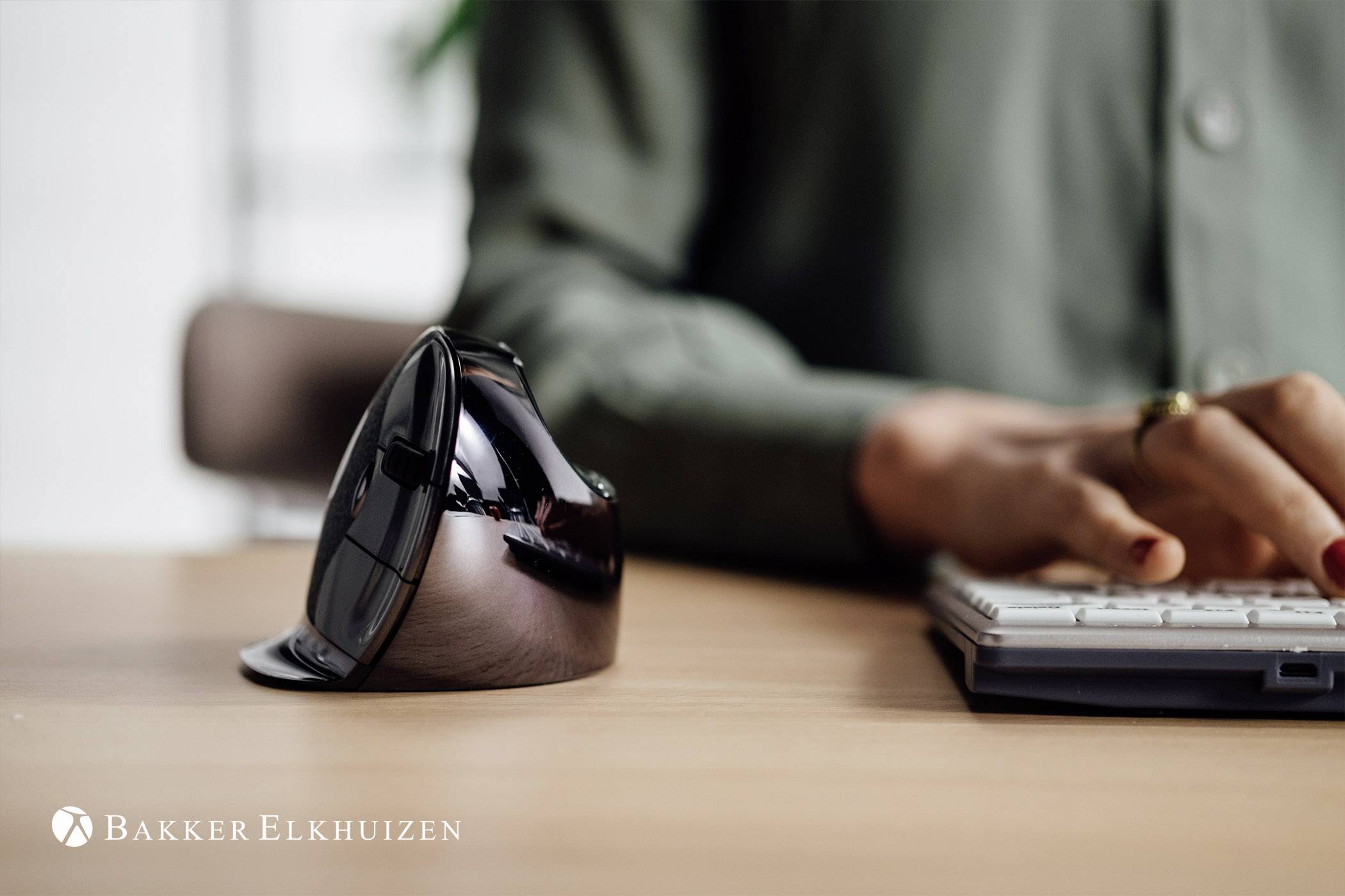 BakkerElkhuizen Evoluent D Small Maus Funk Optisch Anthrazit 6 Tasten 3200 dpi Ergonomisch