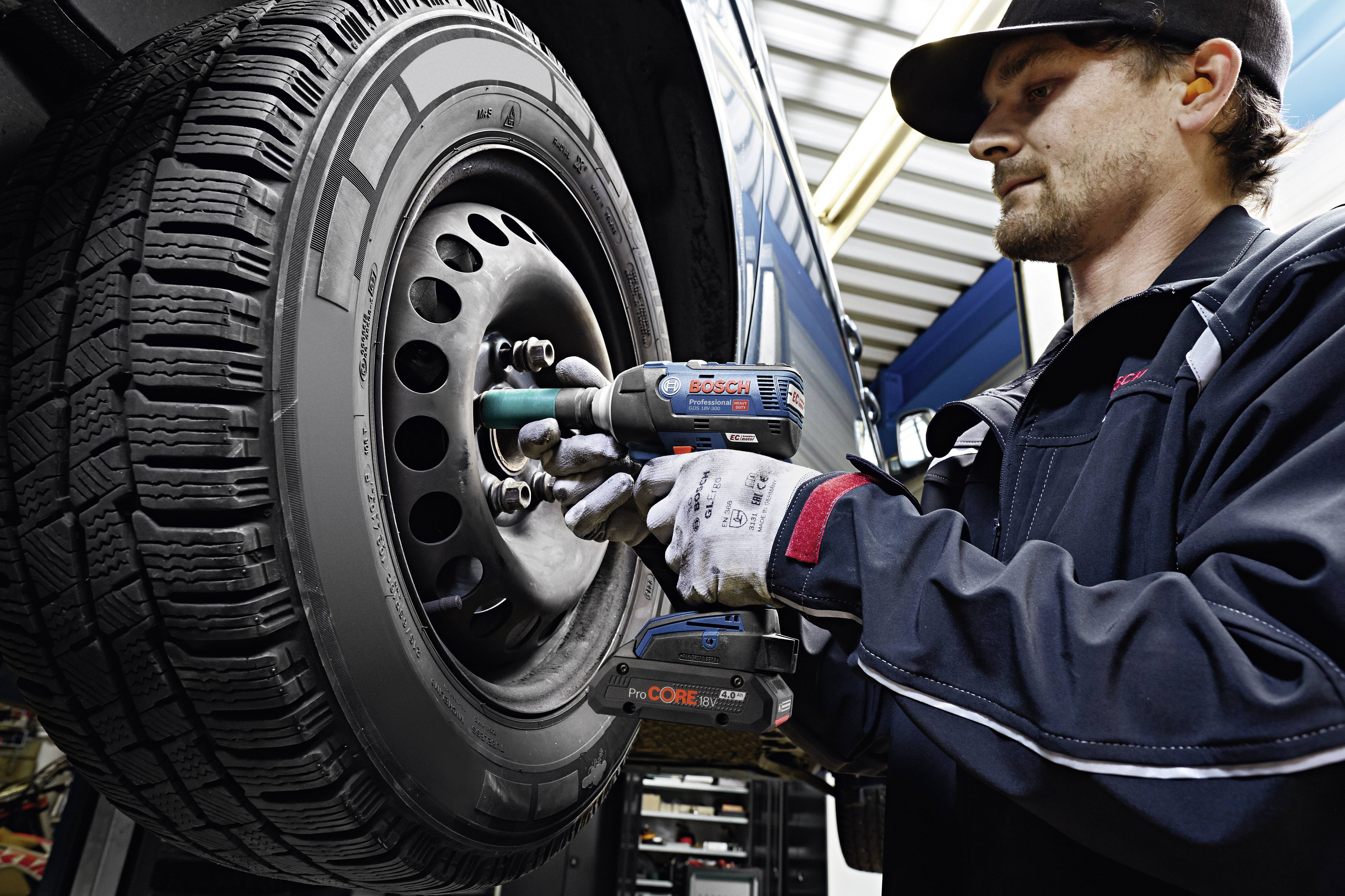 Bosch Professional GDS 18V-300 06019D8202 Akku-Drehschlagschrauber 300 Nm 18 V Anzahl mitgelieferte Akkus 2 4.0 Ah Li-Ion inkl. Koffer, inkl.