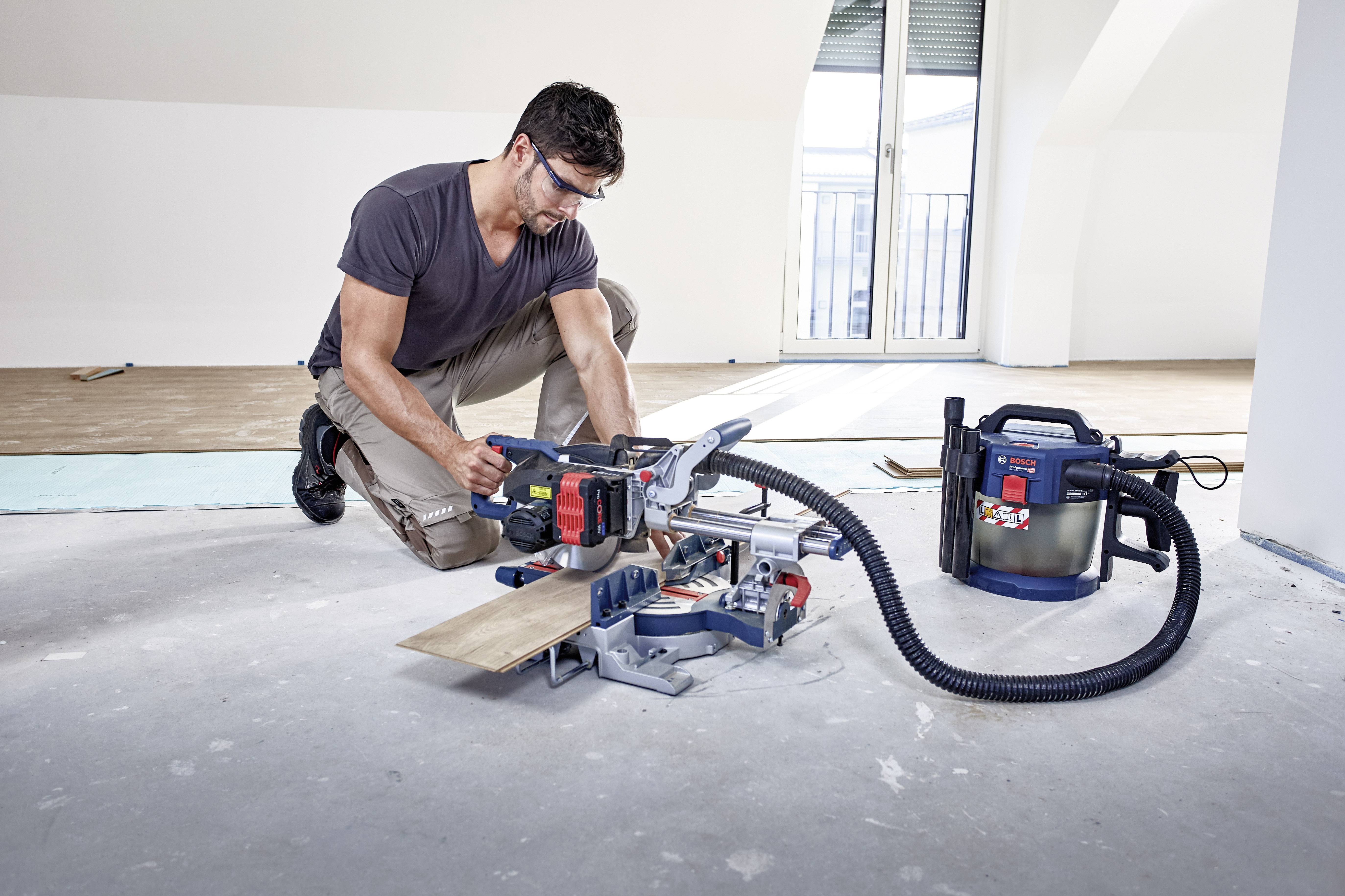 Bosch Professional GCM 18V-216, B-Ware Akku-Kapp- und Gehrungssäge bürstenlos 216mm 30mm 1600W