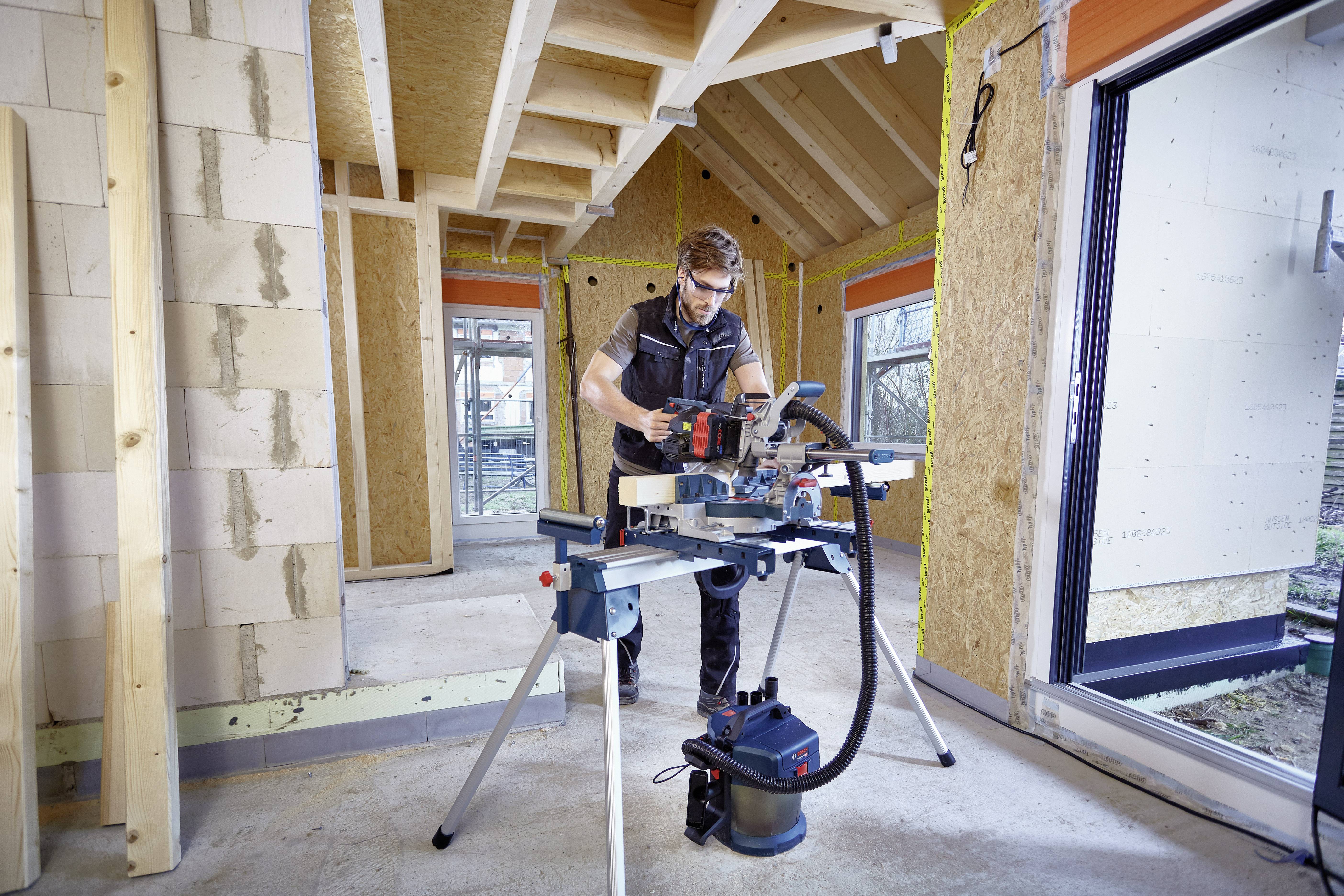 Bosch Professional GCM 18V-216, B-Ware Akku-Kapp- und Gehrungssäge bürstenlos 216mm 30mm 1600W