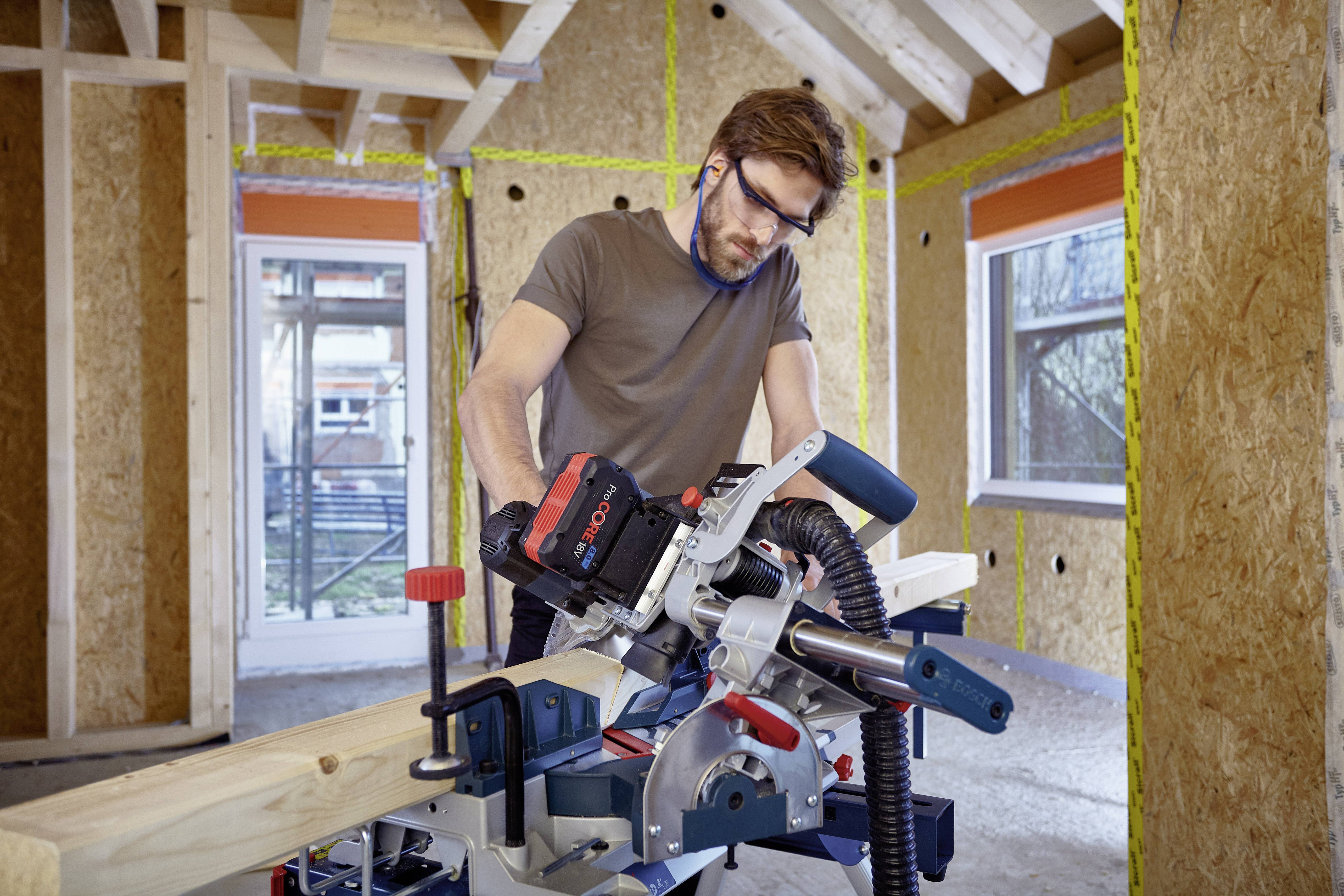 Bosch Professional GCM 18V-216, B-Ware Akku-Kapp- und Gehrungssäge bürstenlos 216mm 30mm 1600W