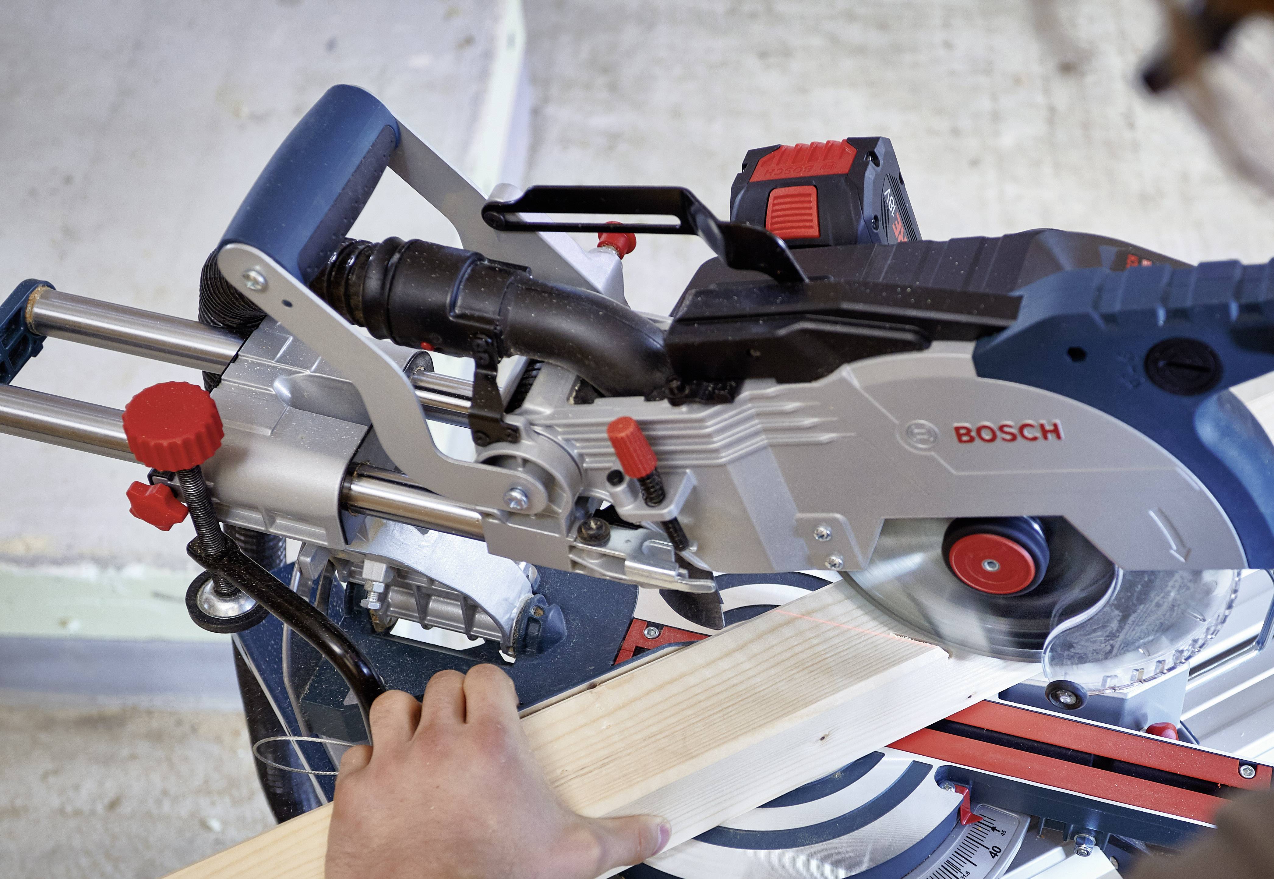 Bosch Professional GCM 18V-216, B-Ware Akku-Kapp- und Gehrungssäge bürstenlos 216mm 30mm 1600W