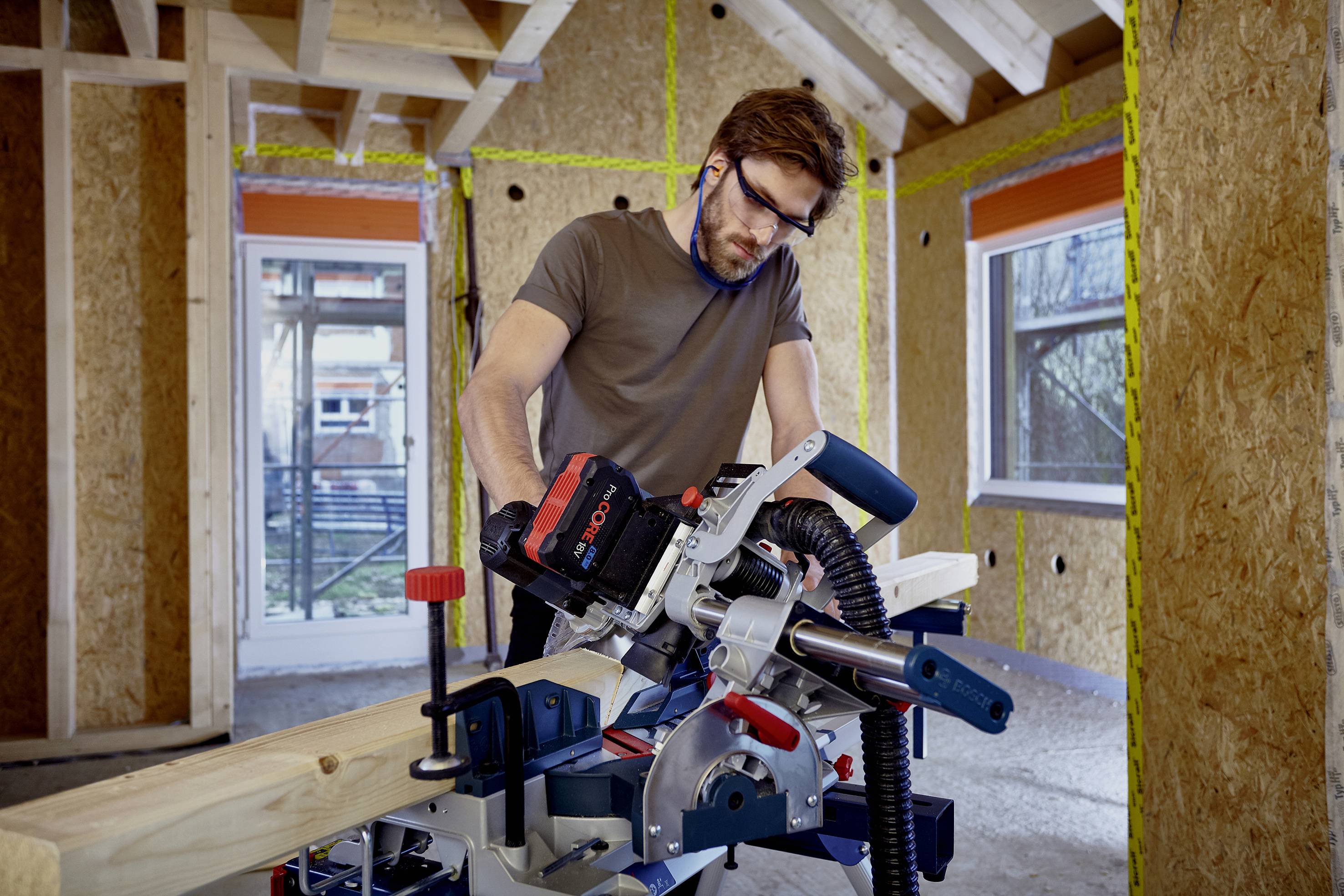 Bosch Professional GCM 18V-216, B-Ware Akku-Kapp- und Gehrungssäge bürstenlos 216mm 30mm 1600W