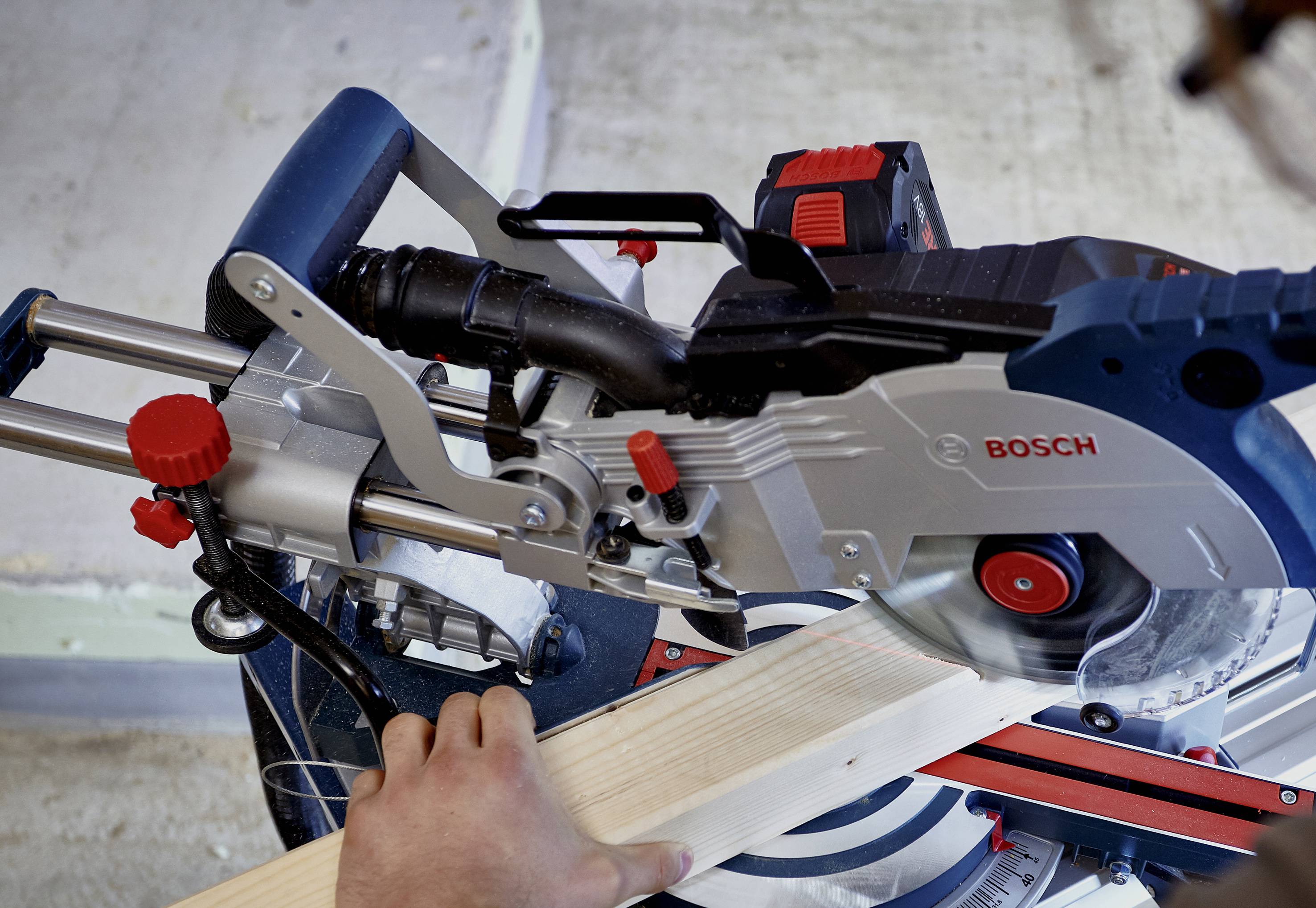 Bosch Professional BITURBO GCM 18V-216 Solo Akku-Kapp- und Gehrungssäge bürstenlos 216 mm 30 mm 1600 W