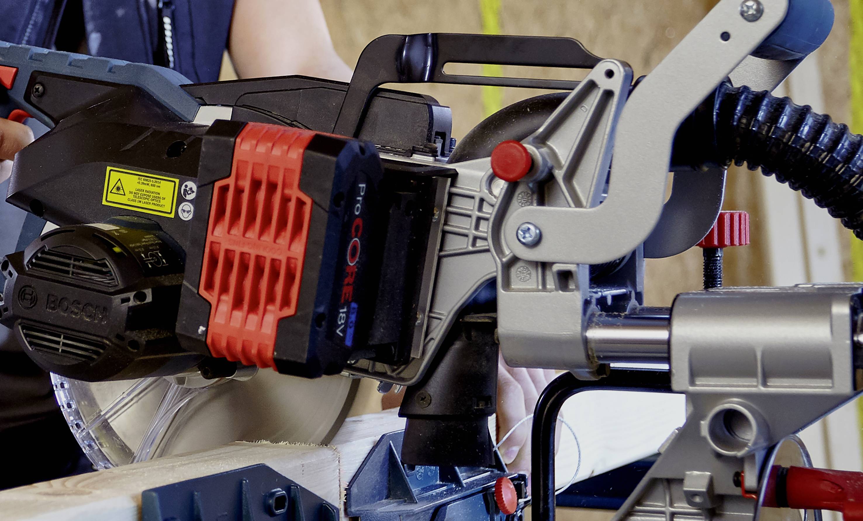 Bosch Professional BITURBO GCM 18V-216 Solo Akku-Kapp- und Gehrungssäge bürstenlos 216 mm 30 mm 1600 W
