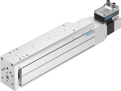 Industrie-Linearantrieb mit elektrischem Motor, silbernes Gehäuse, blaue 'Festo'-Aufschrift, montiertes Steuergerät oben.