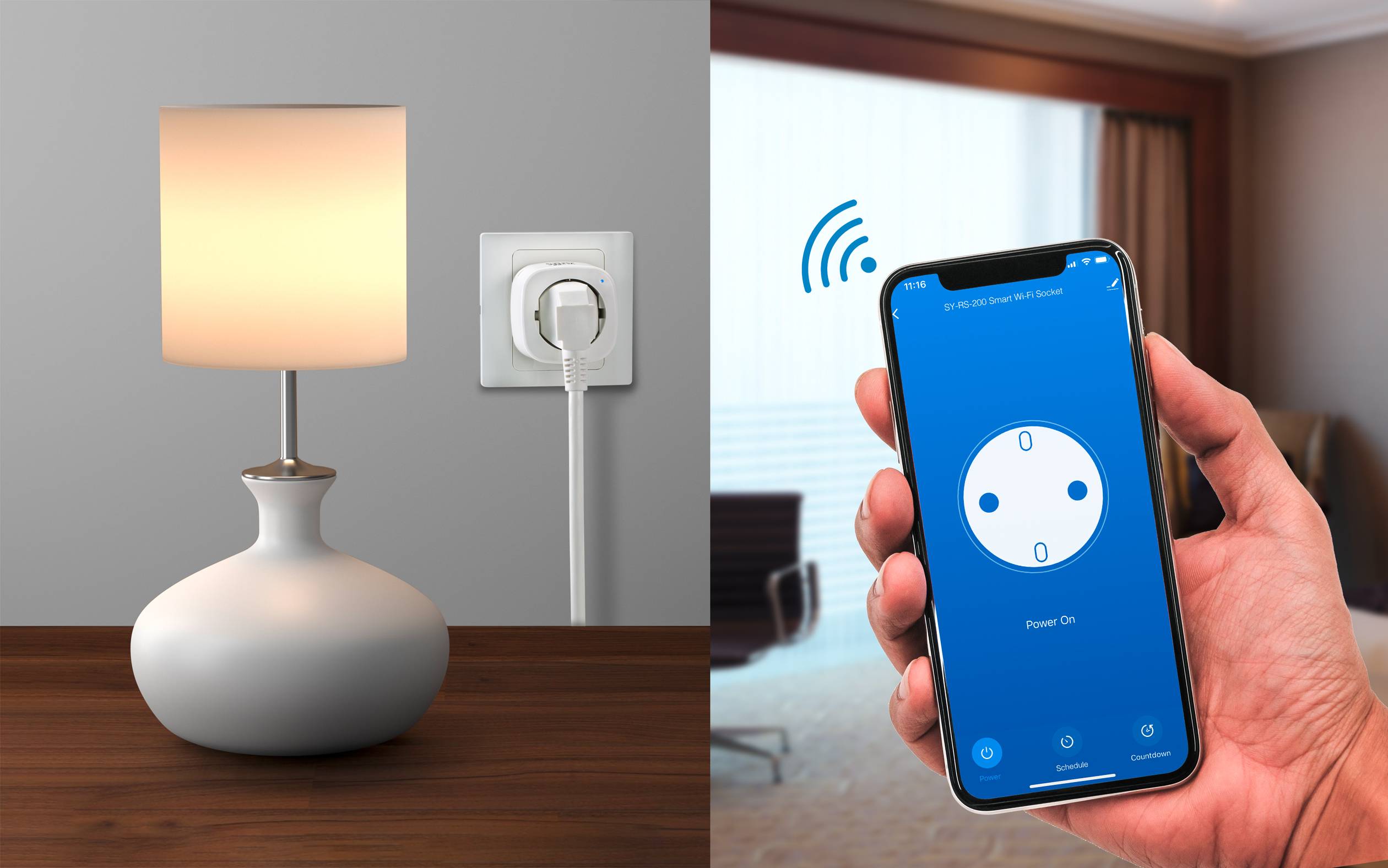 Links ein Leuchttischlampe eingesteckt in die Steckdose; rechts hält eine Hand ein Smartphone mit einer App zur Steuerung von Geräten.