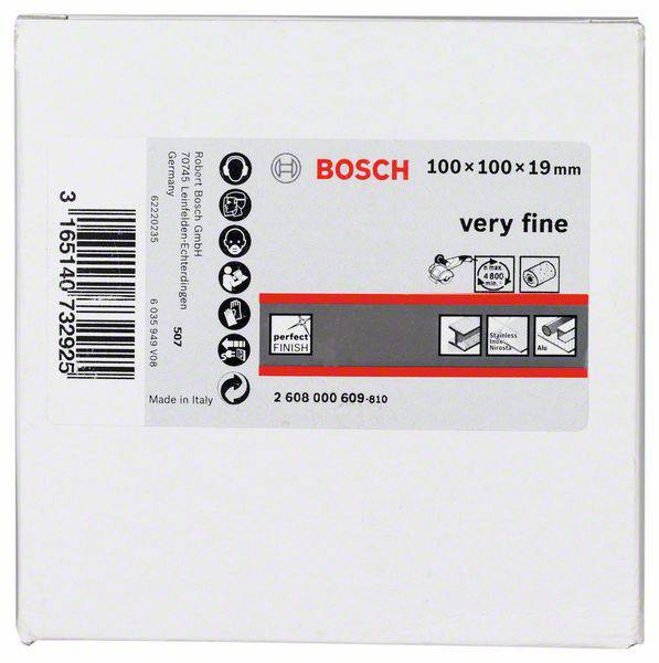 Etikett auf einer Bosch-Verpackung mit der Aufschrift 'very fine', zeigt Schleifpapier, Maße 100x100x19mm, hergestellt in Italien.