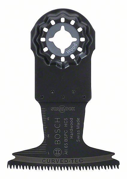 Schwarz lackiertes Multifunktionswerkzeug-Sägeblatt mit 'Wood'-Markierung und feinen Zähnen. Geeignet für Holzarbeiten. Markenlogo sichtbar.