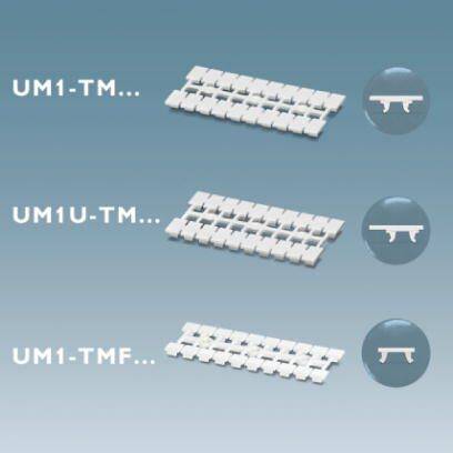Drei weiße Steckverbinder-Module nebeneinander. Links stehen die Bezeichnungen 'UM1-TM', 'UM1U-TM' und 'UM1-TMF'. Hellblauer Hintergrund.