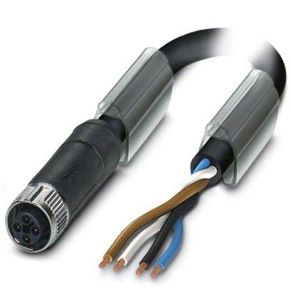 Ein schwarzes Kabel mit Metallstecker und offenen Enden mit Kupferdrähten, ummantelt von verschiedenfarbigen Isolierungen: braun, blau, schwarz, weiß.