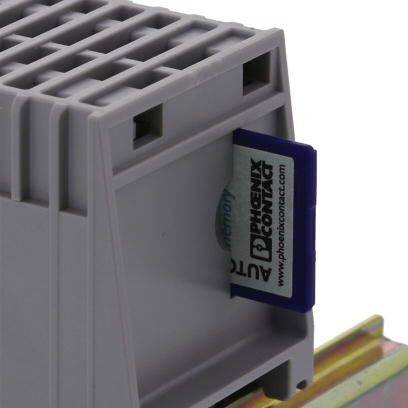 Ein grauer elektronischer Steckverbinder mit einem blauen Hebel, montiert auf einer Schiene. Markenname 'Phoenix Contact'.