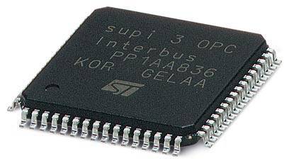 Ein schwarzer Mikrochip mit der Aufschrift 'supi 3 OPC Interbus PP1AA836' und einem ST-Logo, zeigt ein Beispiel für Elektronikkomponenten.