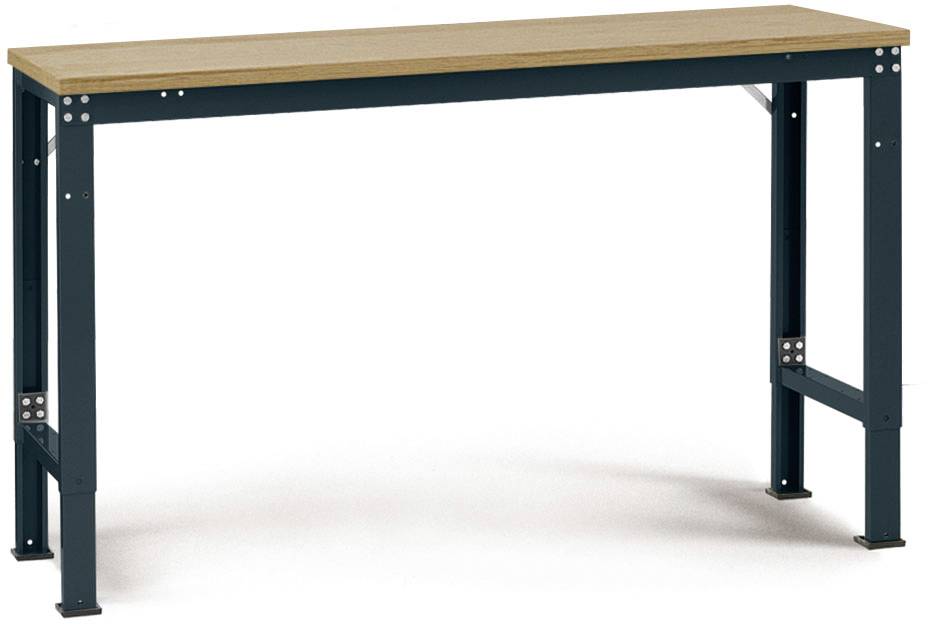 Ein rechteckiger Arbeitstisch mit schwarzem Metallgestell und heller Holzoberfläche steht auf flachem Boden.