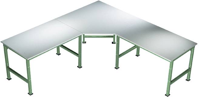 Eckschreibtisch aus Metall mit rechtwinkliger Form und hellgrauer Oberfläche. Geeignet für Büro- oder Arbeitszimmernutzung.