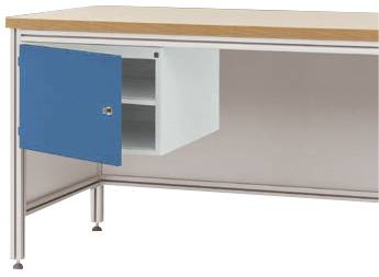 Werkbank aus Metall mit Holzplatte, blauem Schranktürchen auf der linken Seite unterhalb der Arbeitsfläche und silbernen Beinen.