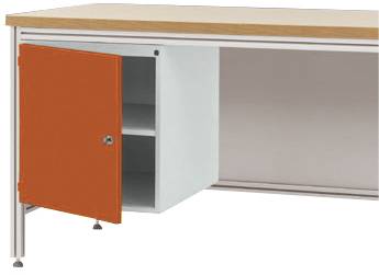 Bürotisch mit Holzplatte und offener oranger Tür an einem kleinen Schrank darunter; zeigt Stauraum mit zwei Fächern.