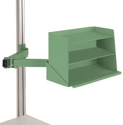 Grünes Regal an einem Metallständer befestigt, mit zwei offenen Ablagefächern, für organisatorische Zwecke in einem Arbeitsbereich.