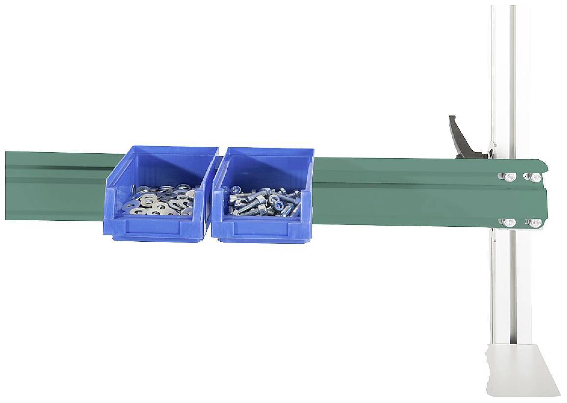 Ein grüner Regalträger mit zwei blauen Behältern, die mit Schrauben und Unterlegscheiben gefüllt sind, befestigt an einer weißen Wand.