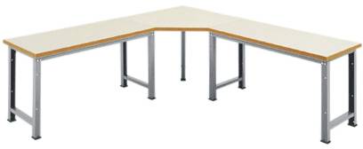 Ein L-förmiger Bürotisch mit hellem Holz und Metallbeinen.