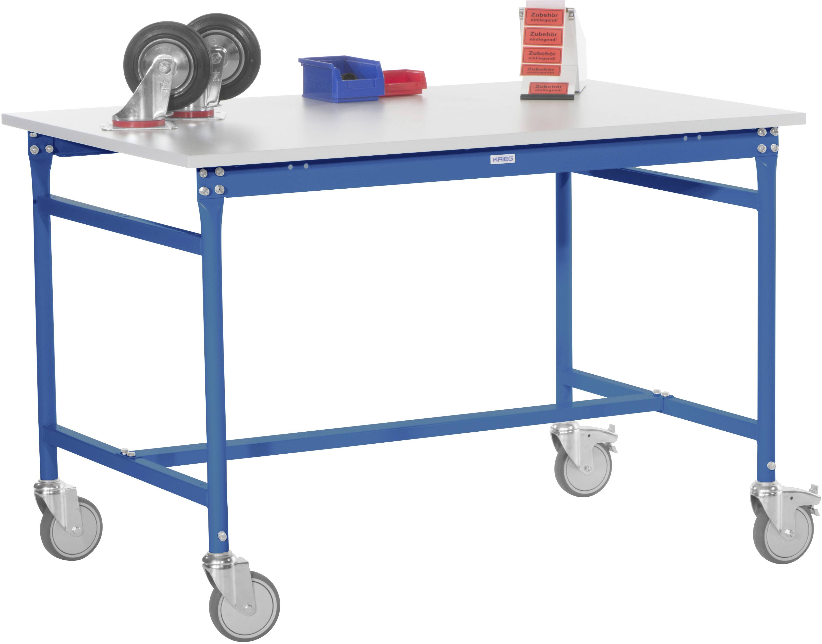 Blauer Arbeitstisch auf Rollen mit Metallrahmen. Auf dem Tisch befinden sich zwei Rollen, ein blaues und rotes Kästchen und ein beschriftetes Pult.