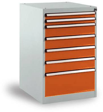 Ein Metallschrank mit sieben orangefarbenen Schubladen, die kleinere Werkzeuge oder Materialien aufbewahren können.