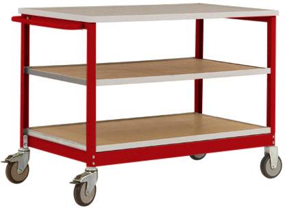 Ein roter Rollwagen mit drei Ebenen und vier drehbaren Rädern, geeignet zum Transport von Gegenständen in einem Lager oder Büro.