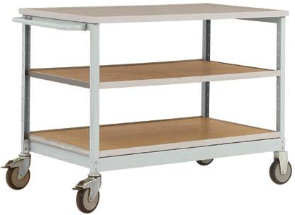 Rollwagen mit drei Regalfächern und vier Rollen, geeignet für Lager oder Werkstätten.