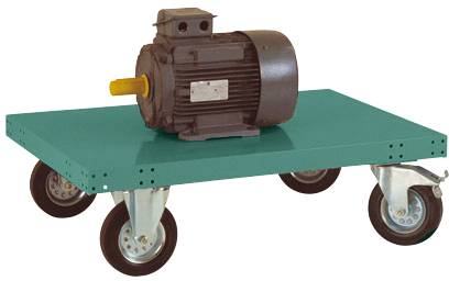 Ein Elektromotor ist auf einem grünen rollbaren Tisch mit vier Rädern montiert.