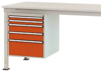 Ein weißer Arbeitstisch mit einem orangen Schubladenschrank linkerseits.