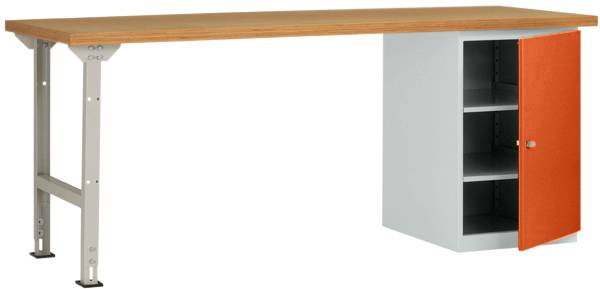 Ein Arbeitstisch mit Metallbeinen und einer Holzoberfläche. Auf der rechten Seite befindet sich ein grauer Schrank mit einem offenen, orangefarbenen Türfach.
