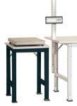 Ein Tisch mit integrierter Waage und digitalem Display, daneben ein höhenverstellbarer Tisch.