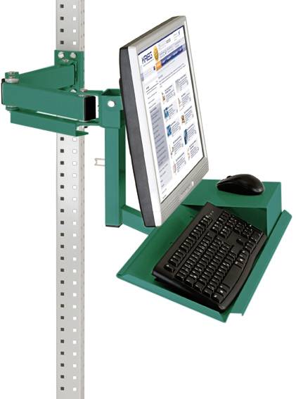 Ein grünes, verstellbares Computerhalterungssystem an einem Metallpfosten. Monitor zeigt eine Webseite, mit Tastatur und Maus darunter.