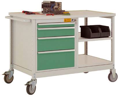 Ein mobiler Werkstattwagen mit drei grünen Schubladen, einer offenen Ablage und einem Metallgestell. Oben liegen Werkzeuge und Elektronik.