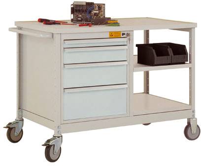 Ein mobiler Werkstattwagen mit drei Schubladen und offenem Regal, auf dem sich Werkzeuge und ein elektronisches Gerät befinden.