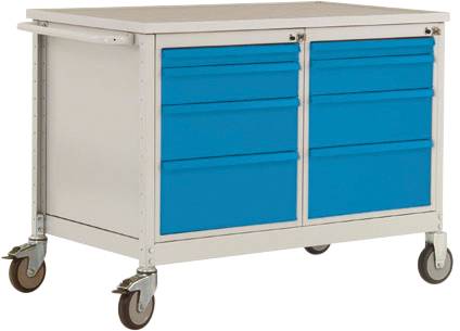 Ein weißer Werkstattwagen mit vier blauen Schubladen und Rollen an den Ecken. Ideal zur Aufbewahrung von Werkzeugen und Zubehör.