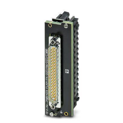 Ein schmaler, vertikaler Steckverbinder-Modul mit 26 Pins für elektrische Verbindungen, montiert auf schwarzem Gehäuse mit grünen Kanten.