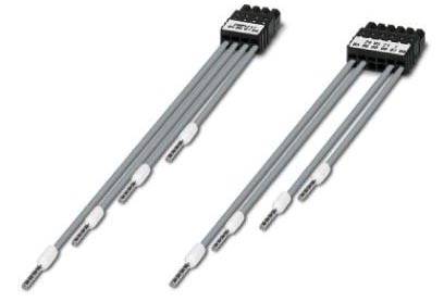 Zwei graue elektronische Anschlüsse mit jeweils vier Kabeln und Steckverbindern, geeignet für Daten- oder Stromverbindungen.