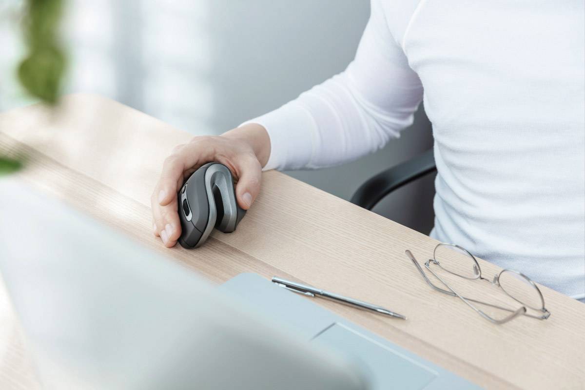 Trust VERRO Ergonomische Maus Funk Optisch Schwarz 5 Tasten 1600 dpi, 1200 dpi, 600 dpi Ergonomisch