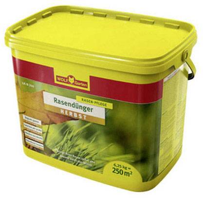 Gelber Eimer mit Rasendünger für den Herbst, Marke Wolf-Garten, 4,25 kg für eine Fläche von 250 m².