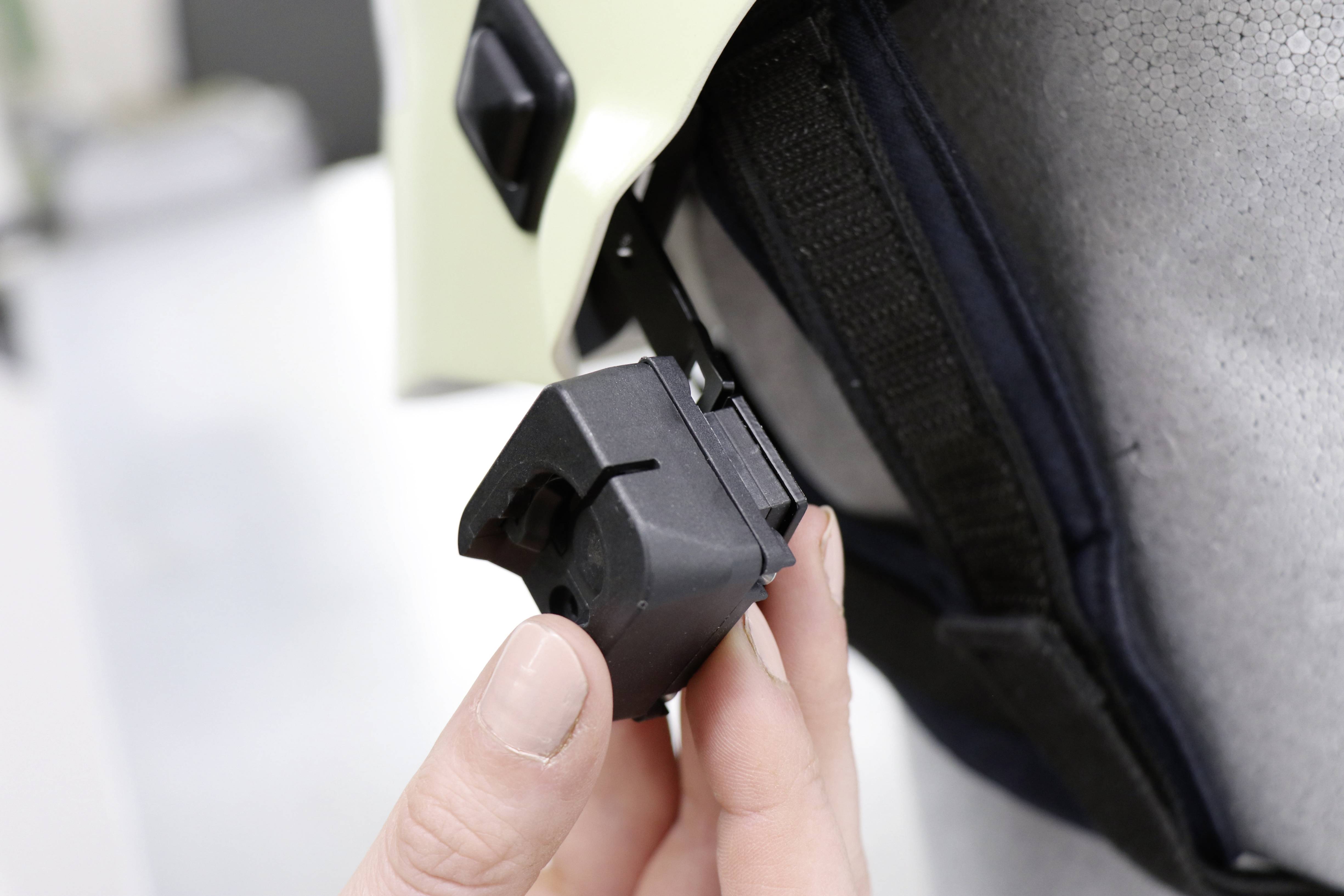 Parat 6902067151 Helmhalter Schuberth F220 links